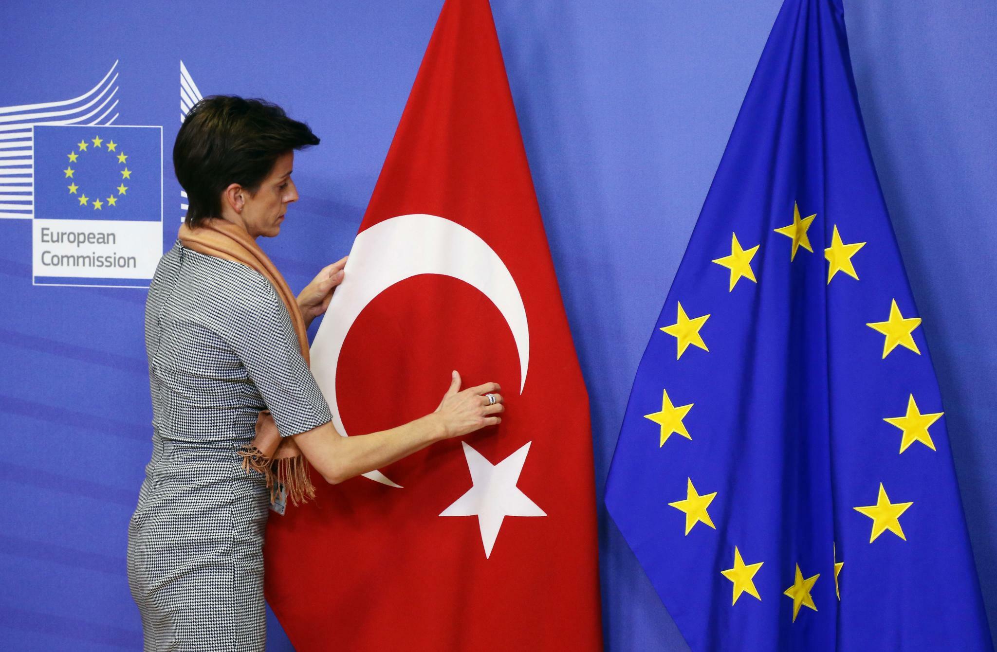 «Провал позитивной повестки». Что стоит за новым обострением отношений ЕС и Турции