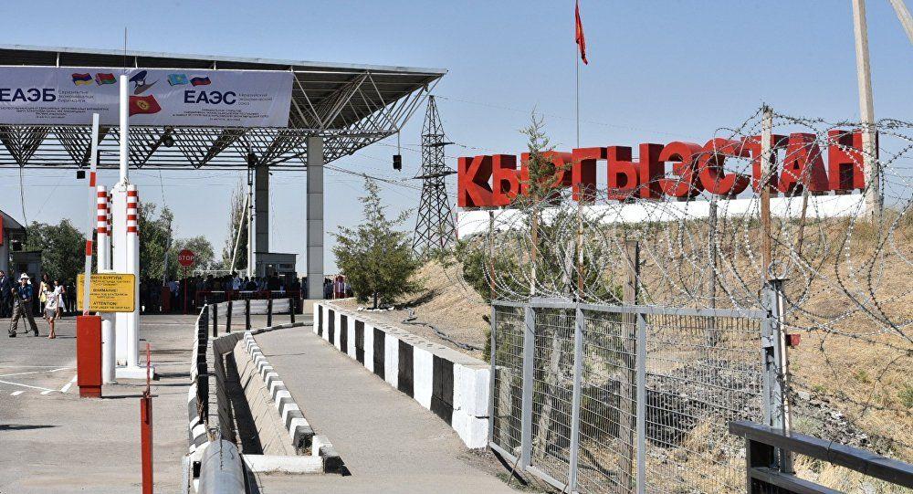 Казахстан выделит $100 млн Кыргызстану на таможню и ветлаборатории