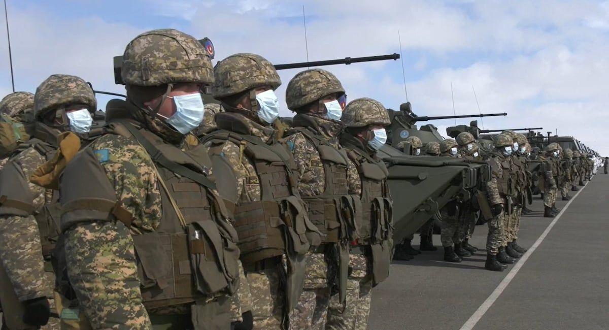 Министр обороны Казахстана назвал причину военных сборов