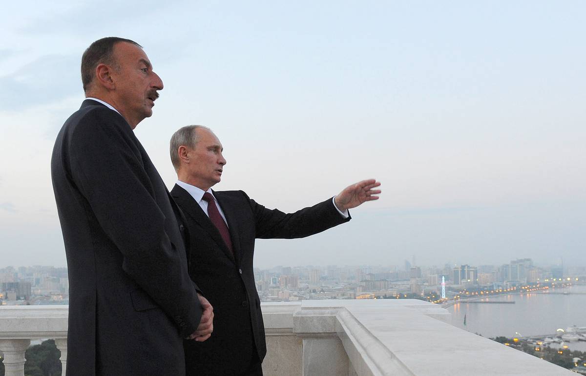 Алиев обсудил с Путиным поставки российских вооружений в Армению