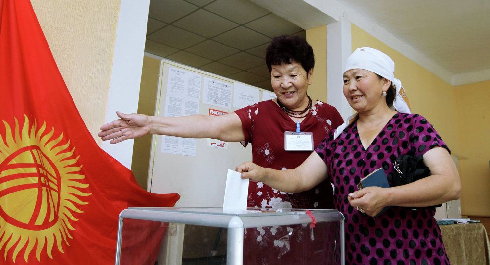 Кыргызстанцы смогут проголосовать за форму правления в республике