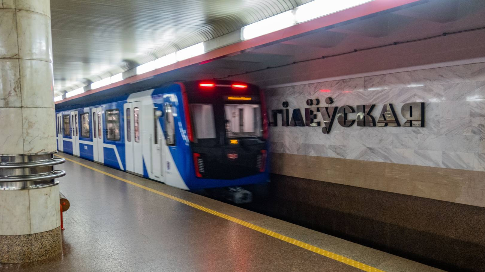 В Минском метро начнут появляться указатели на русском языке