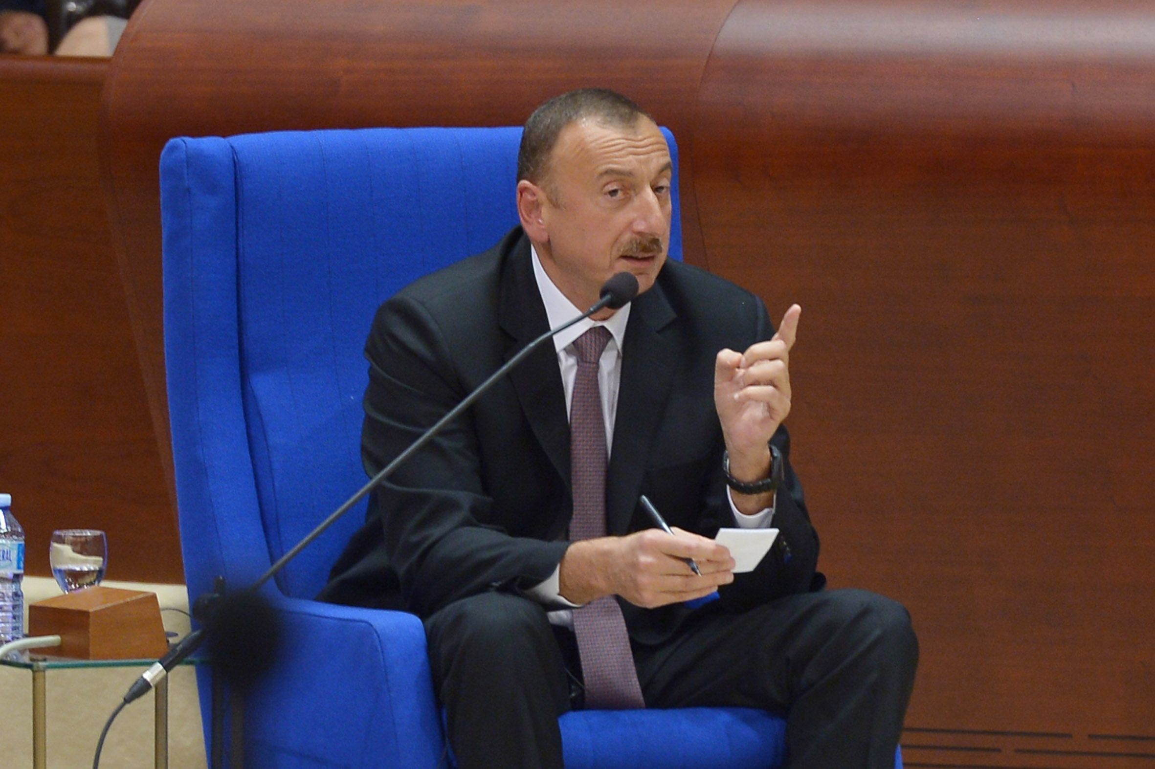Алиев потребовал от работавших в Карабахе иностранных компаний компенсацию