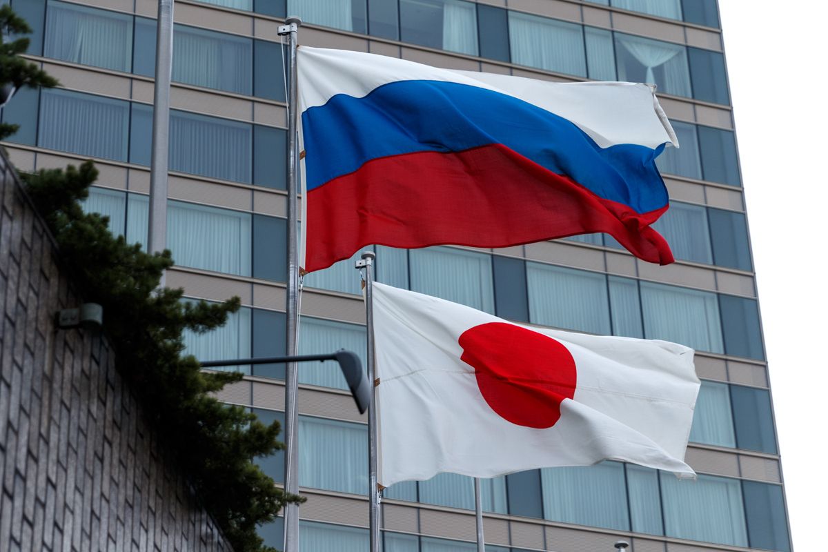 Суга не пойдет на обострение отношений с Россией и Китаем из-за США – японский эксперт