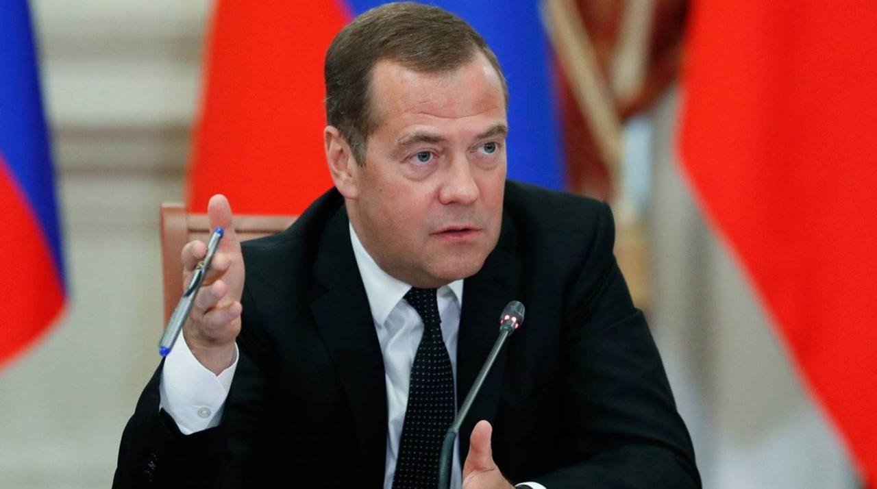 Медведев  напомнил о военных преступлениях США