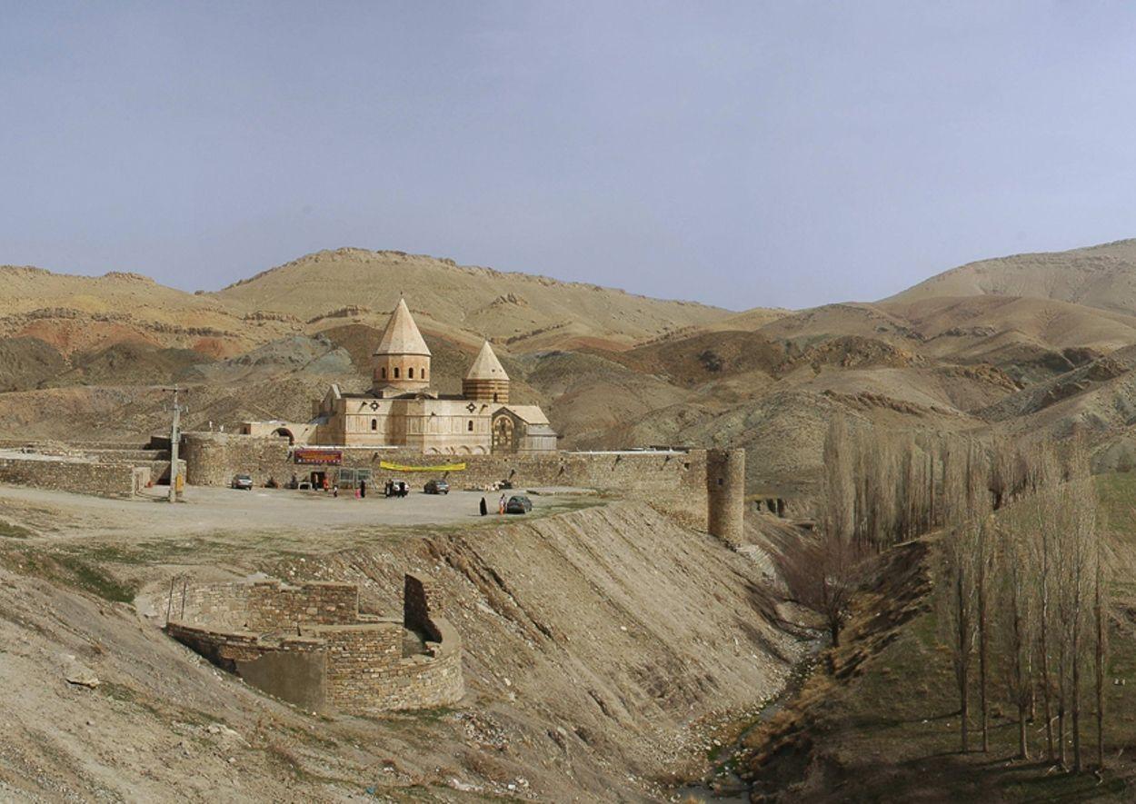 В Иране отреставрируют 450 древних армянских храмов