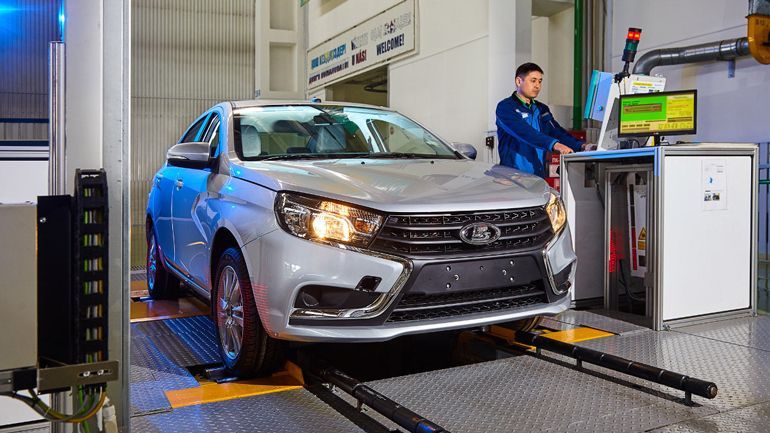 АвтоВАЗ приостановил сборку Lada в Казахстане