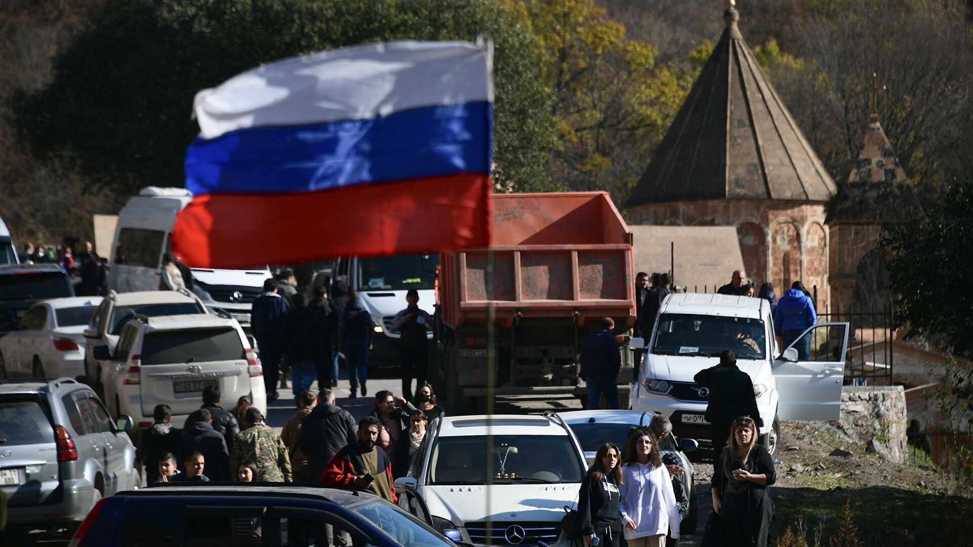 Социологи выяснили отношение армян к России, Франции и США