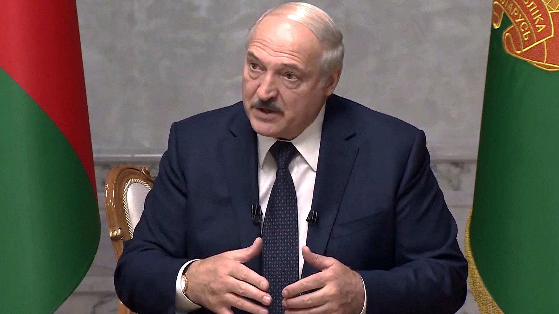 Лукашенко ответил на призыв Путина к диалогу с оппозицией сравнением Тихановской и Навального