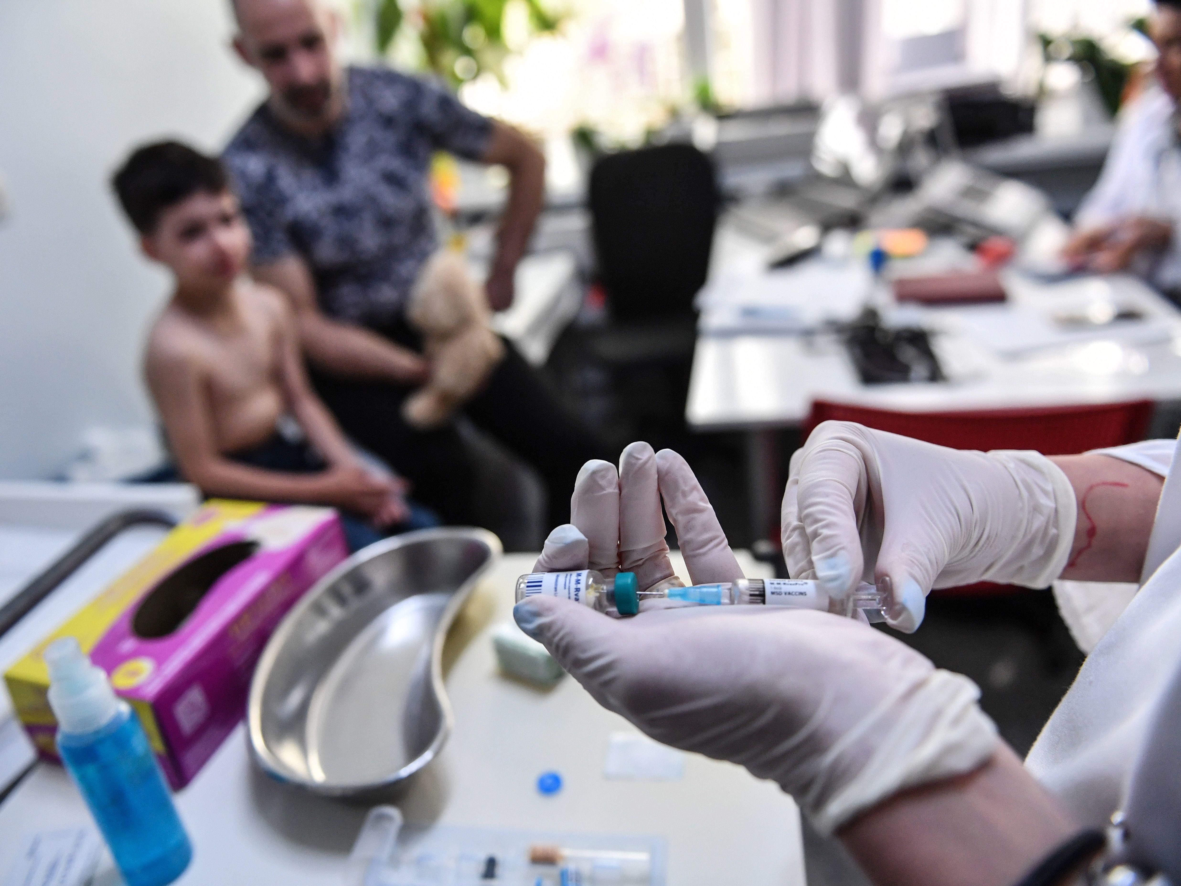 Кыргызстан получил партию российской вакцины от гриппа