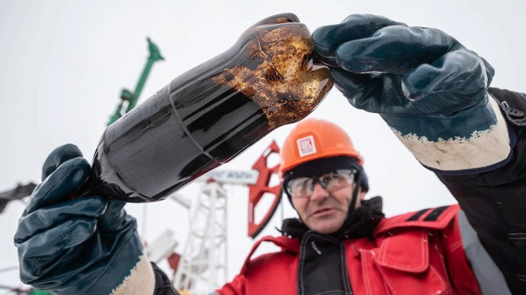 Падение мировых цен на нефть не повлияет на переговоры Беларуси и России – эксперт
