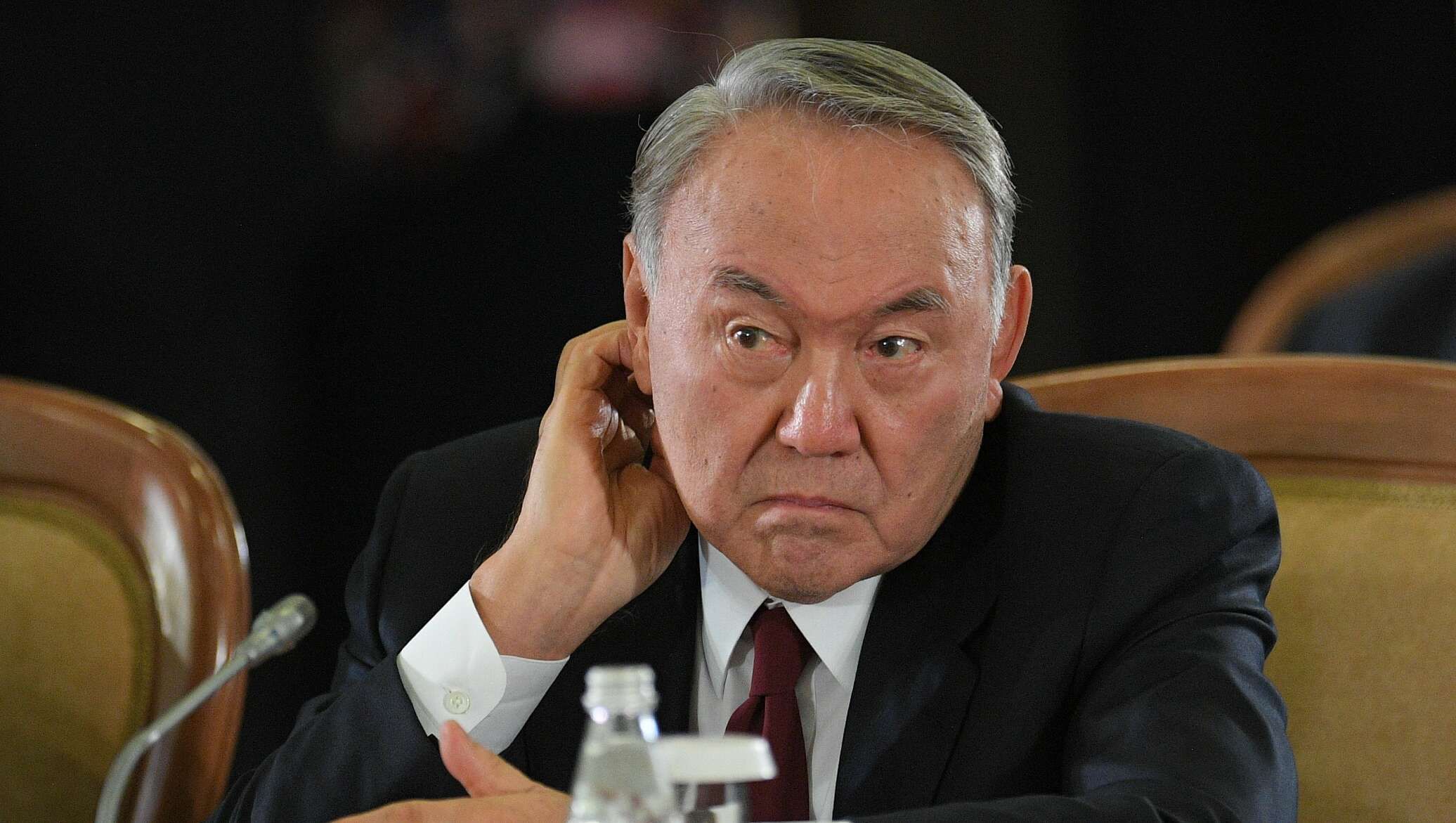 В Казахстане планируют лишить Назарбаева привилегий