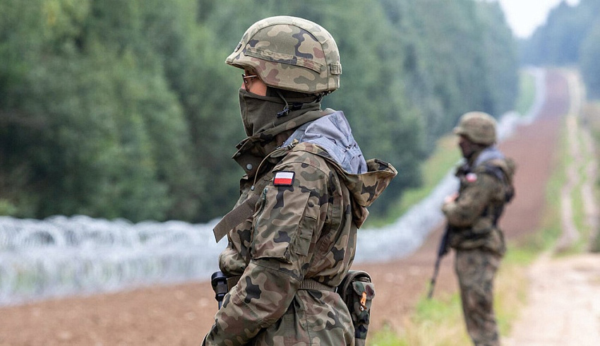 Польша перебросила к границе с Беларусью две бригады военных