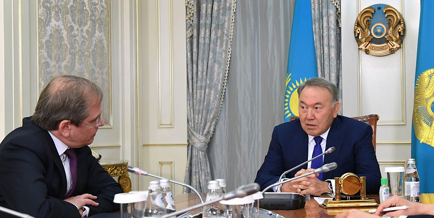 Назарбаев обсудил финансовое сотрудничество с главой ЕАБР