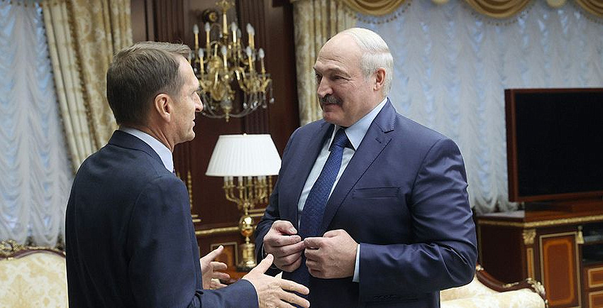 «Мы должны реагировать»: cтали известны детали переговоров Лукашенко с главой российской разведки