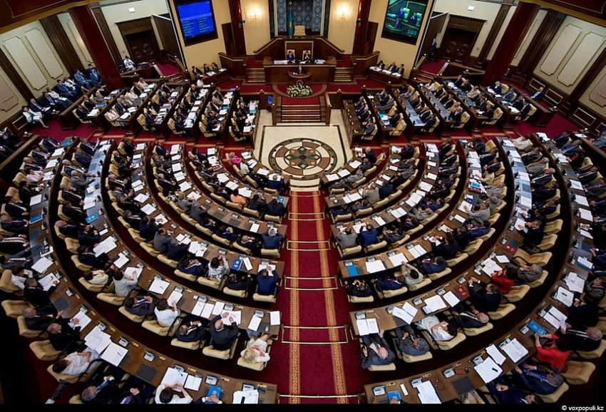 Начало работы парламента Казахстана первого созыва