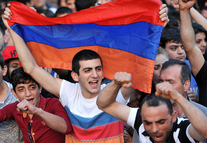 Парламент Армении отказался выходить из Евразийского союза