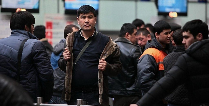 Мигранты из Таджикистана перевели на родину больше денег, чем граждане Кыргызстана