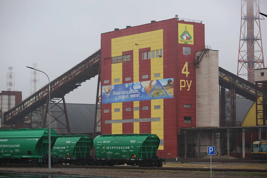 Украина остановила транзит грузов «Беларуськалия»