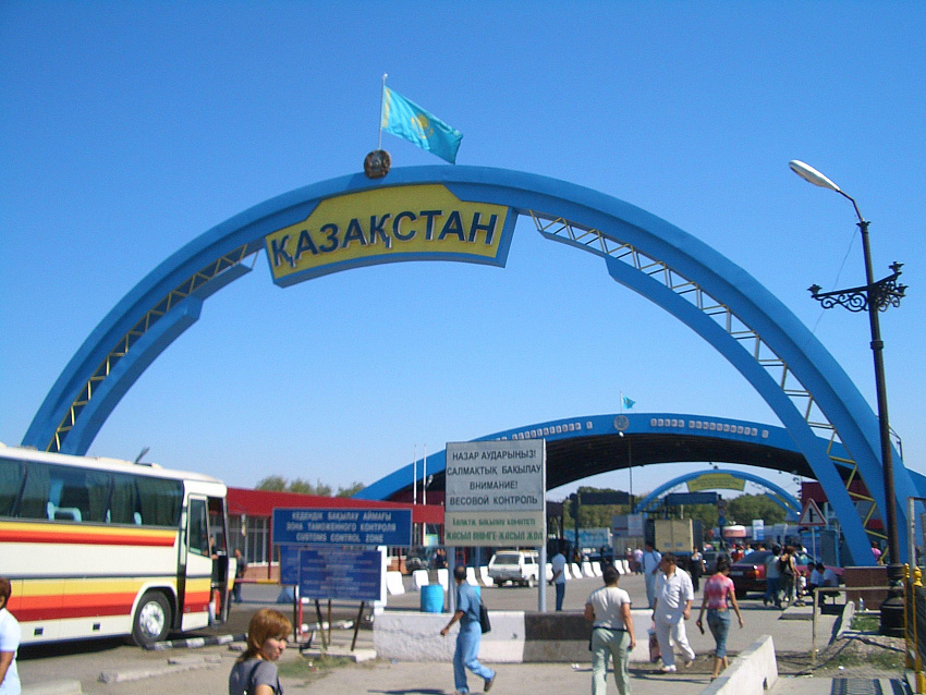 Кыргызстанцы теперь могут находиться в Казахстане 30 дней без регистрации