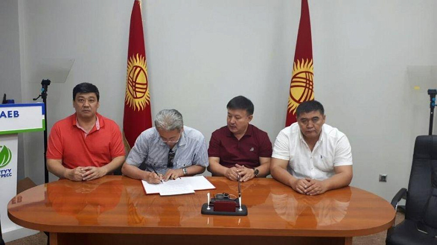 Четыре кандидата в президенты Кыргызстана выступят единым фронтом
