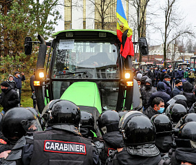 Протестующие фермеры Молдовы обвинили полицию в запугивании