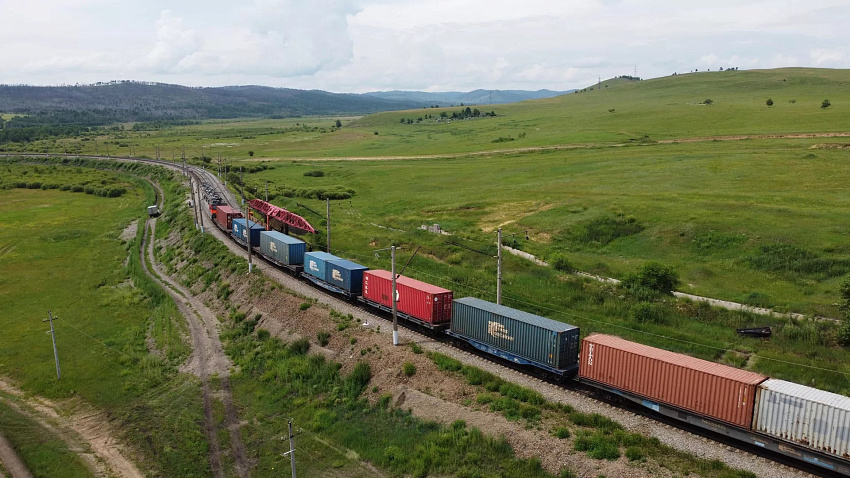 Больше 50% объема грузового транзита через Казахстан приходится на Россию – Карабаев