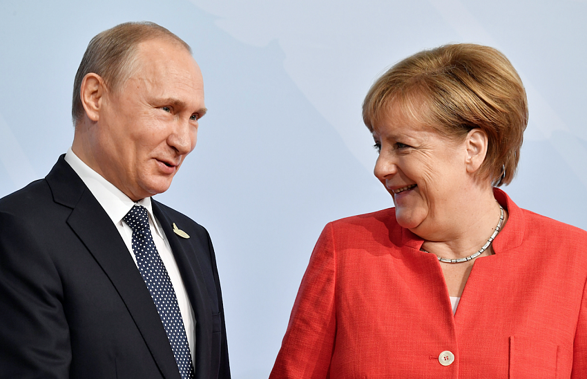 Меркель поддержала инициативу Путина о миротворцах на Донбассе