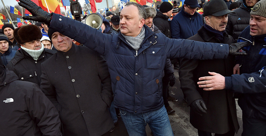 Додон: 180 тыс. граждан Молдовы получат амнистию в России