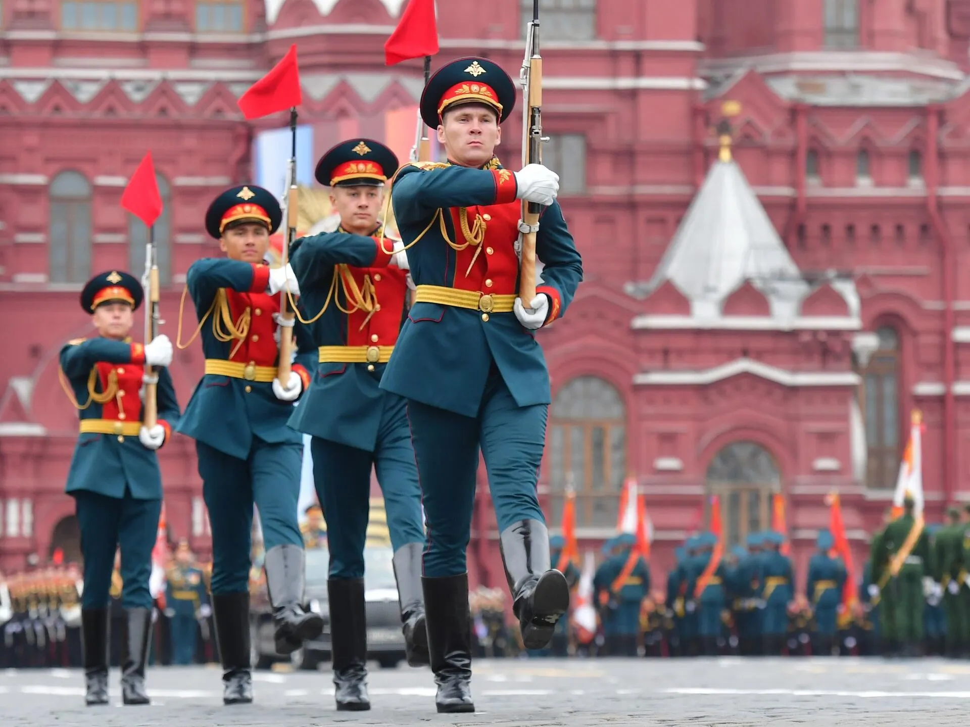 Гуцул посетит парад Победы в Москве