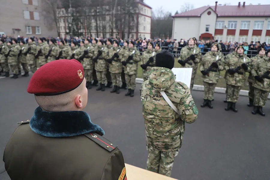 Внутренние войска Беларуси укомплектованы больше, чем на 100% – Карпенков