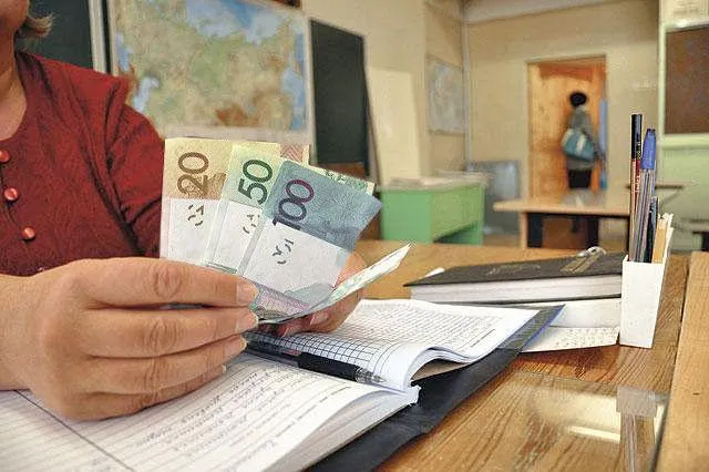 В Минтруда Беларуси ответили на жалобы о снижении зарплат бюджетников
