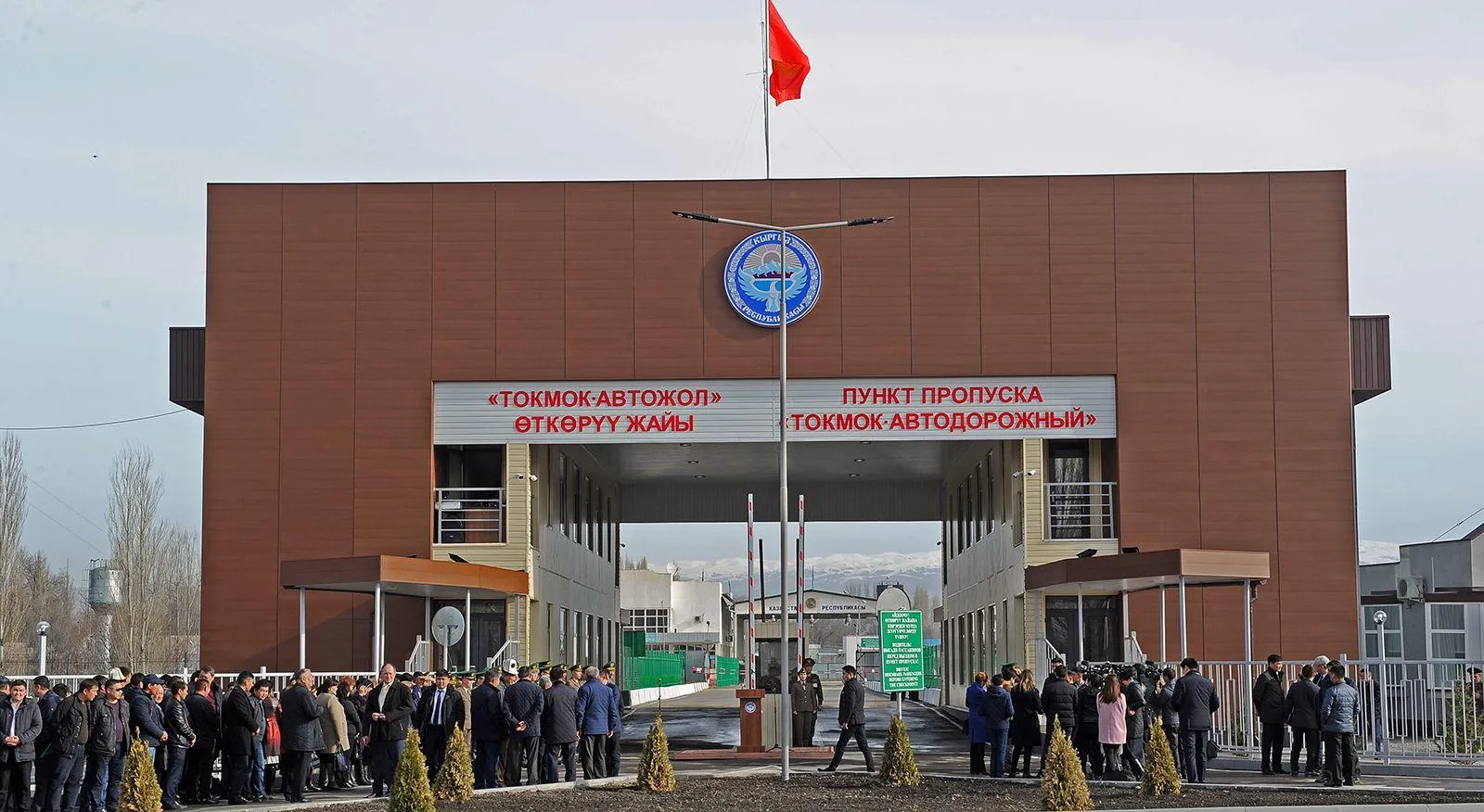 Казахстан временно ограничил пересечение границы для кыргызстанцев