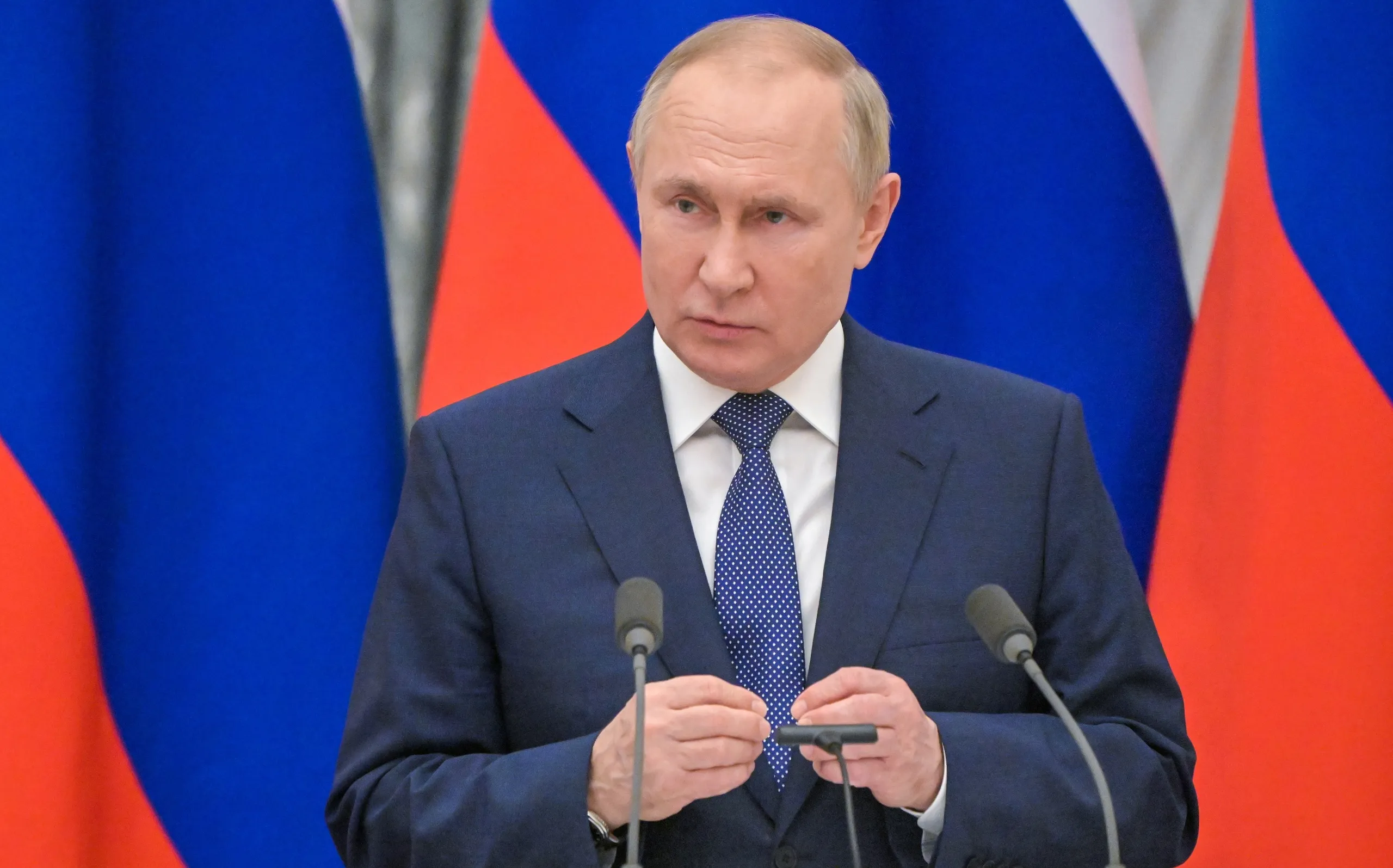 Путин поздравил граждан с Днем единения народов России и Беларуси