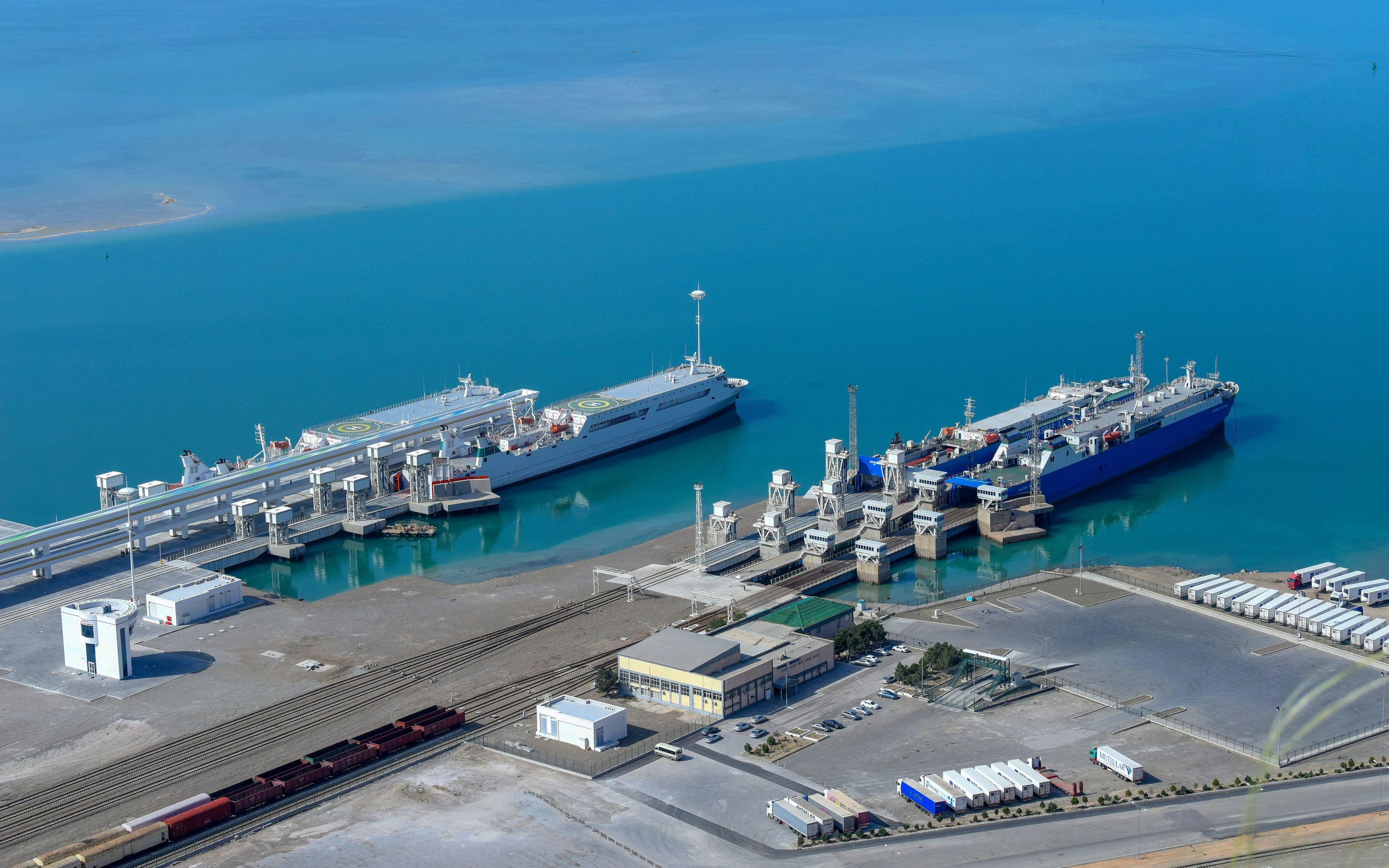 Первый Каспийский экономический форум: Aurus вместо газопровода