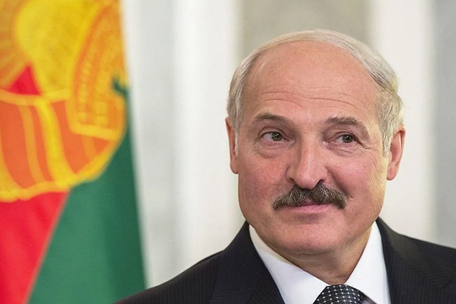 Лукашенко поздравил белорусов со столетием Октябрьской революции