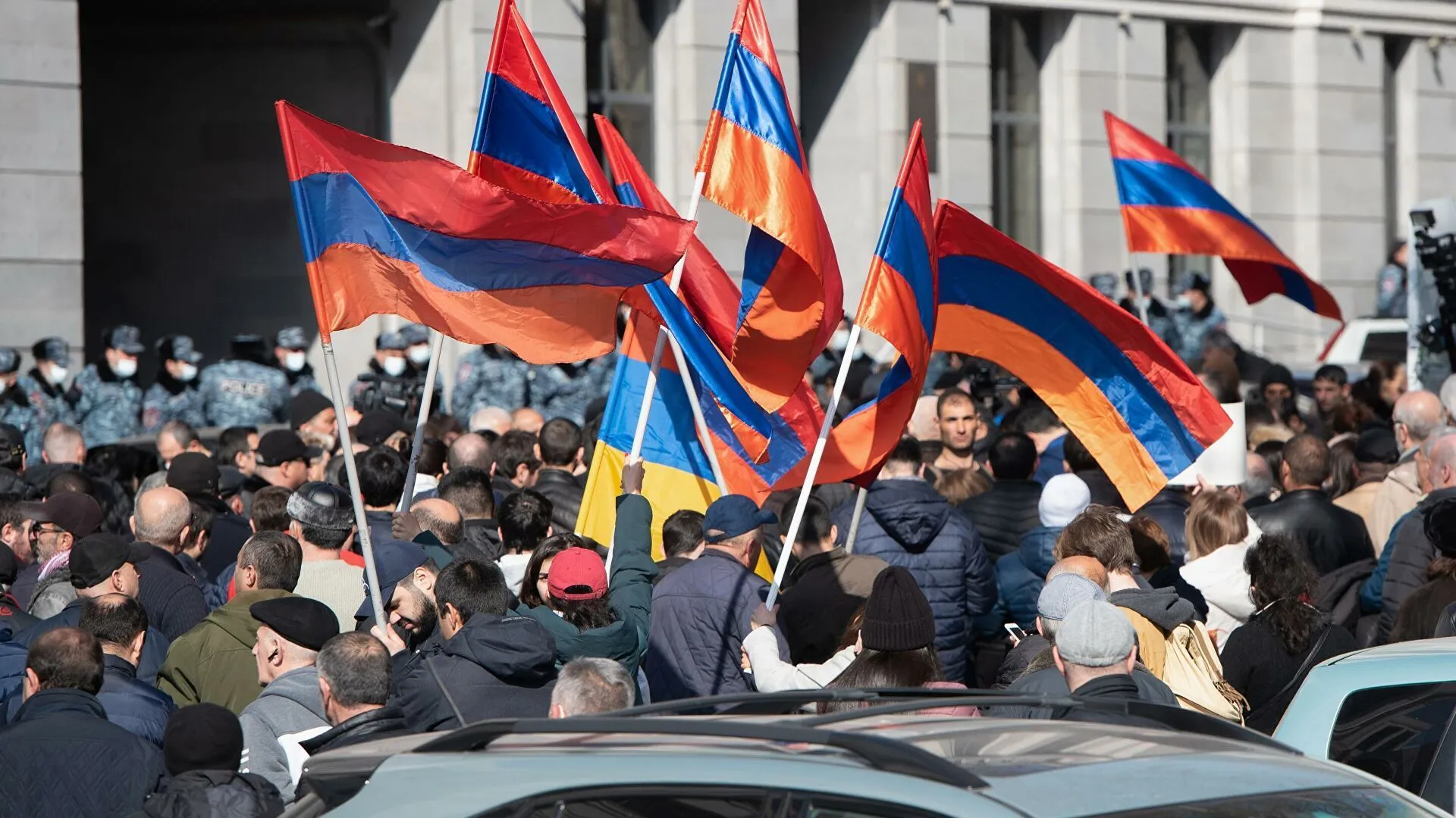Президент Армении повторно отказался утверждать увольнение главы Генштаба