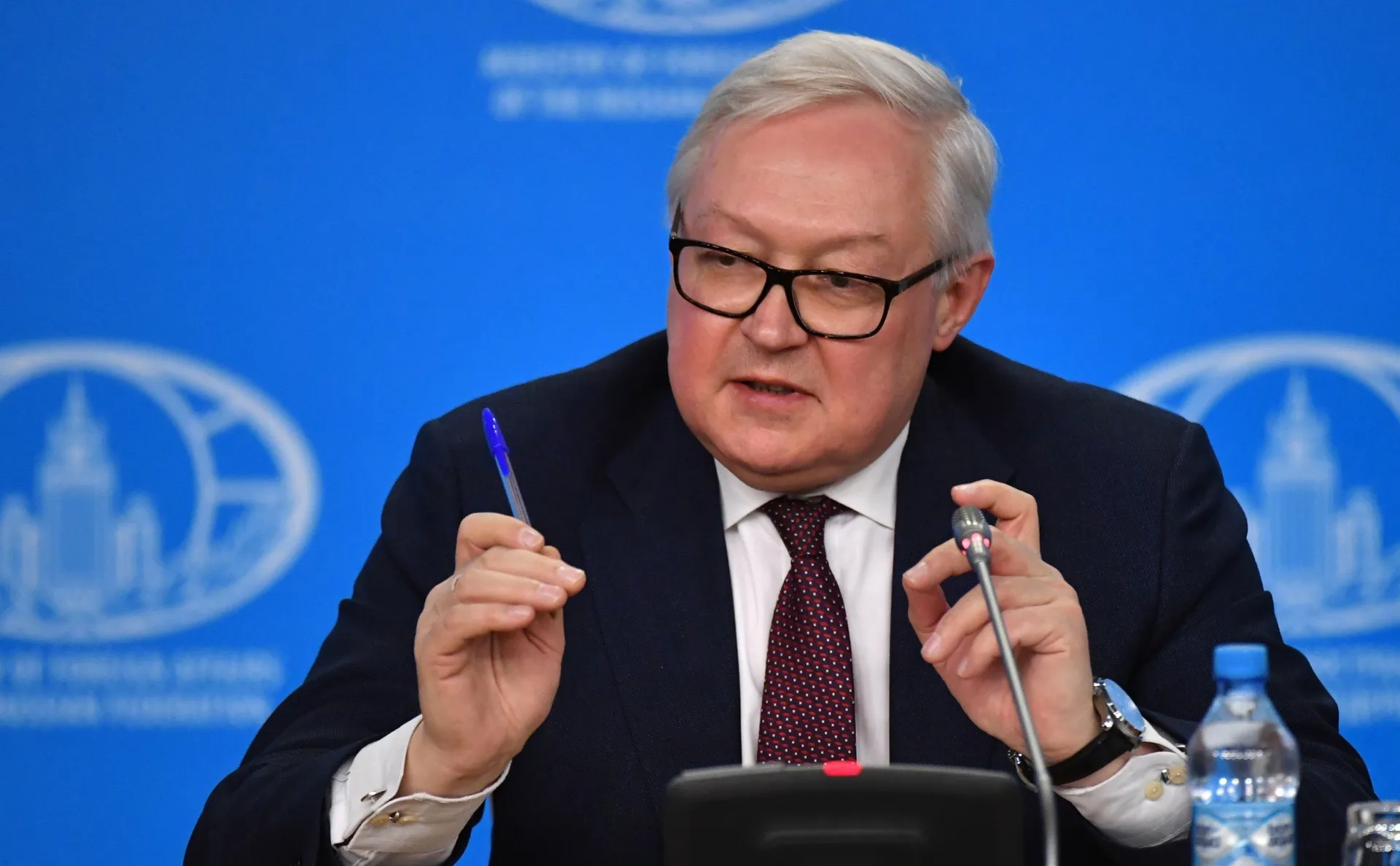 ЕС пытается навязать США идеологию войны – Рябков