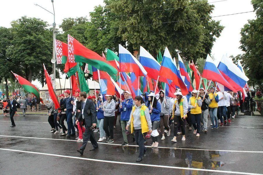 Стало известно отношение граждан России к объединению с Беларусью