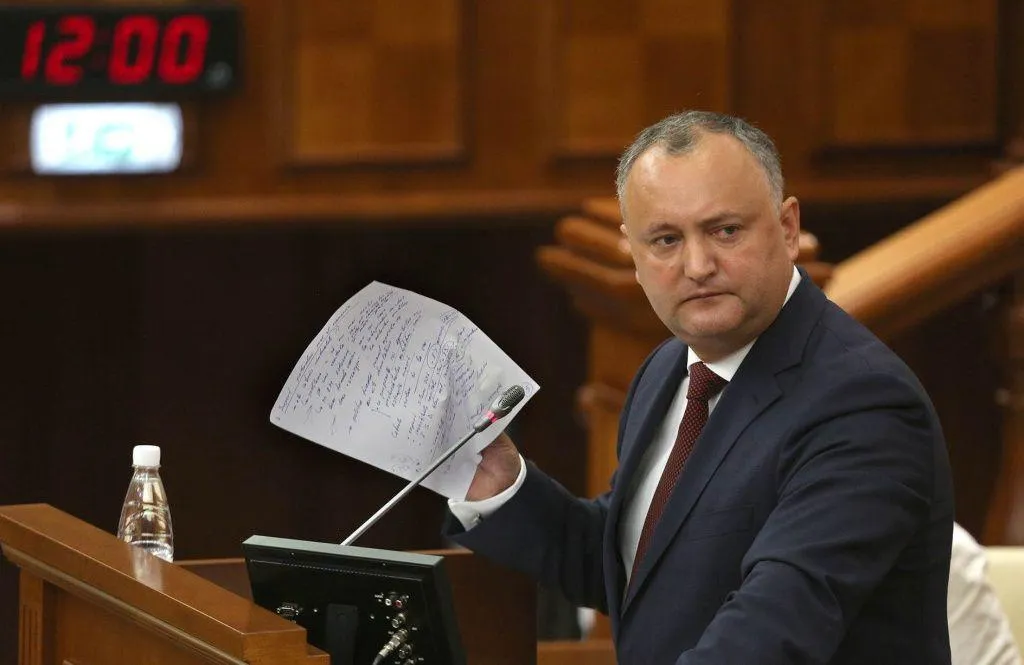 Додон выступил против включения в Конституцию положения о евроинтеграции