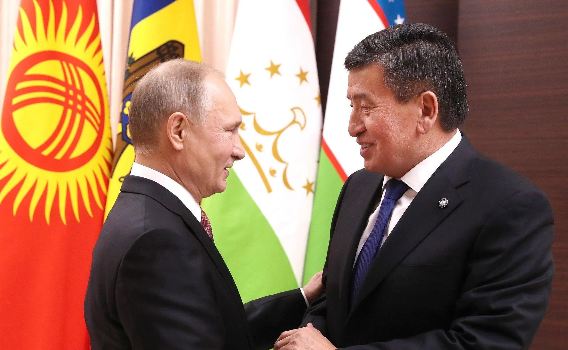 Путин и Жээнбеков могут договориться об укреплении военной базы в Канте