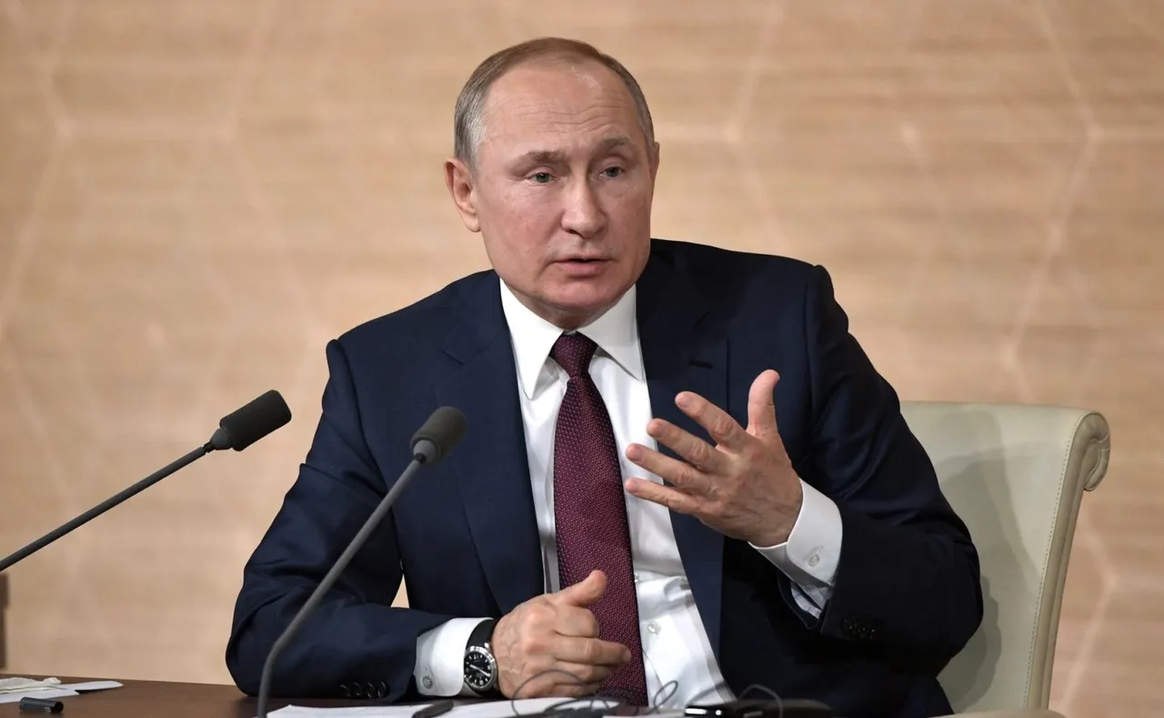 Путин предложил создать в ЕАЭС единые учебники