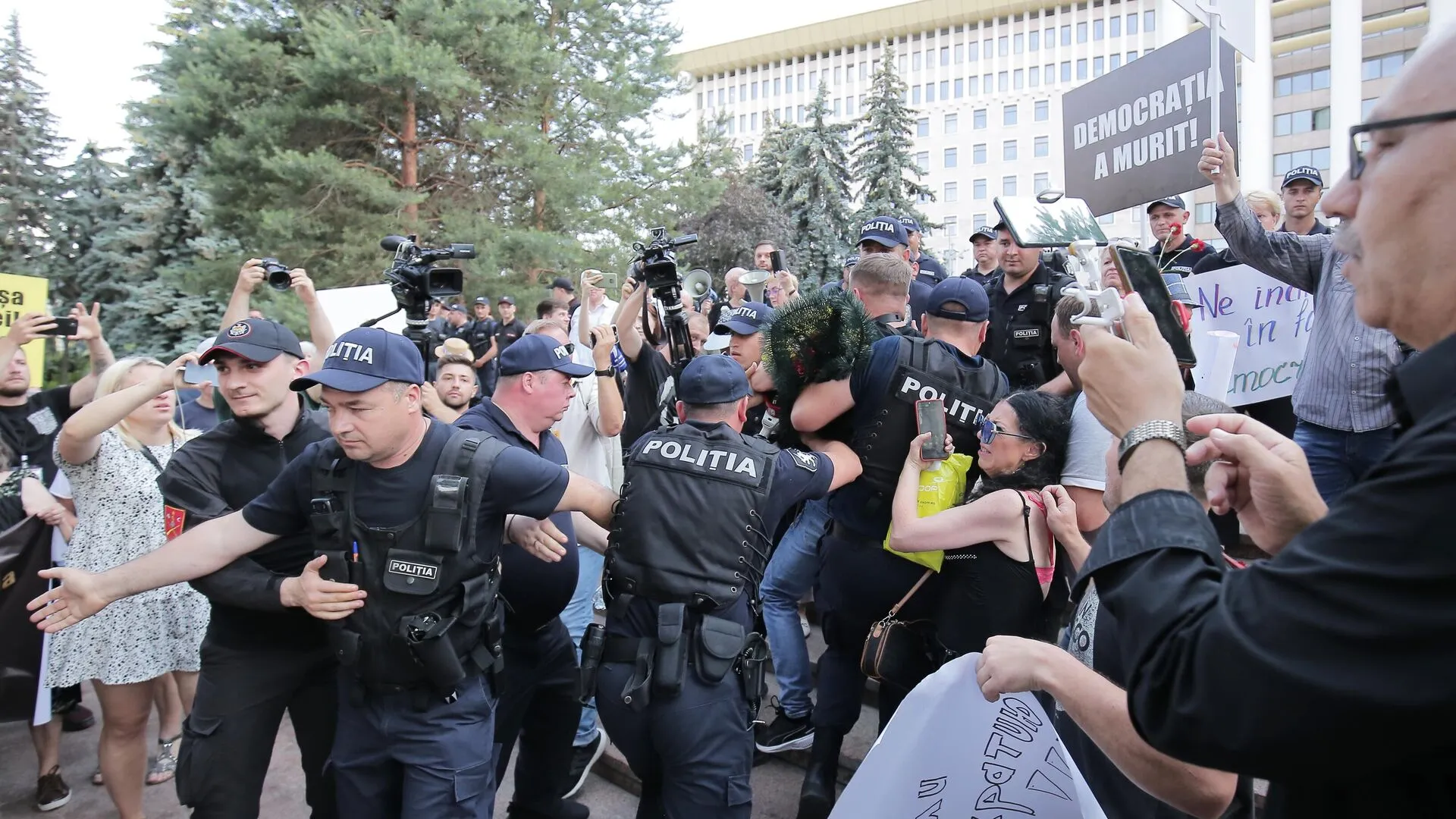 PAS взяла на вооружение репрессивные меры против оппозиции – молдавский депутат