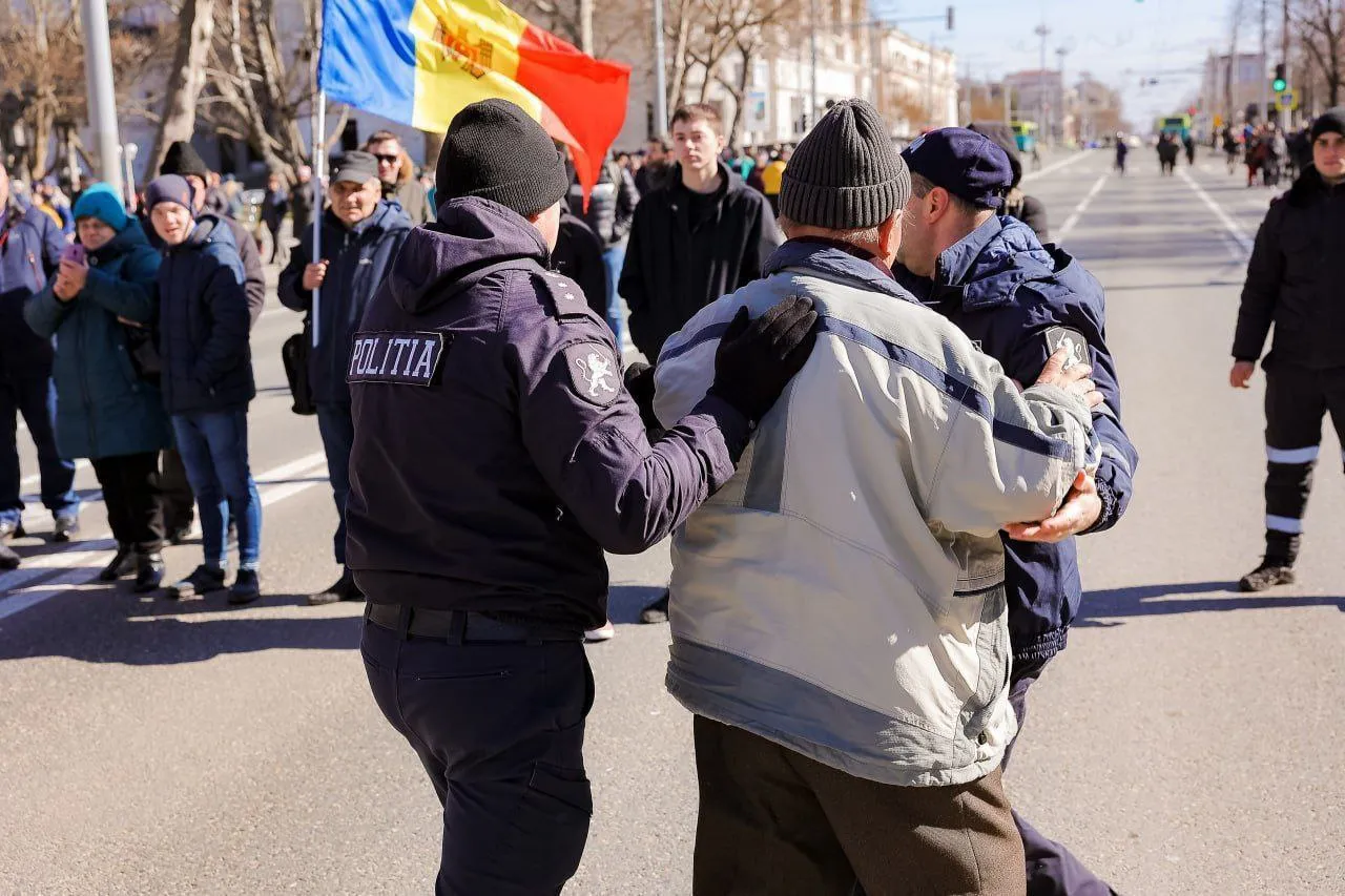 PAS надеется удержаться у власти с помощью репрессий и ЕС – молдавский политолог