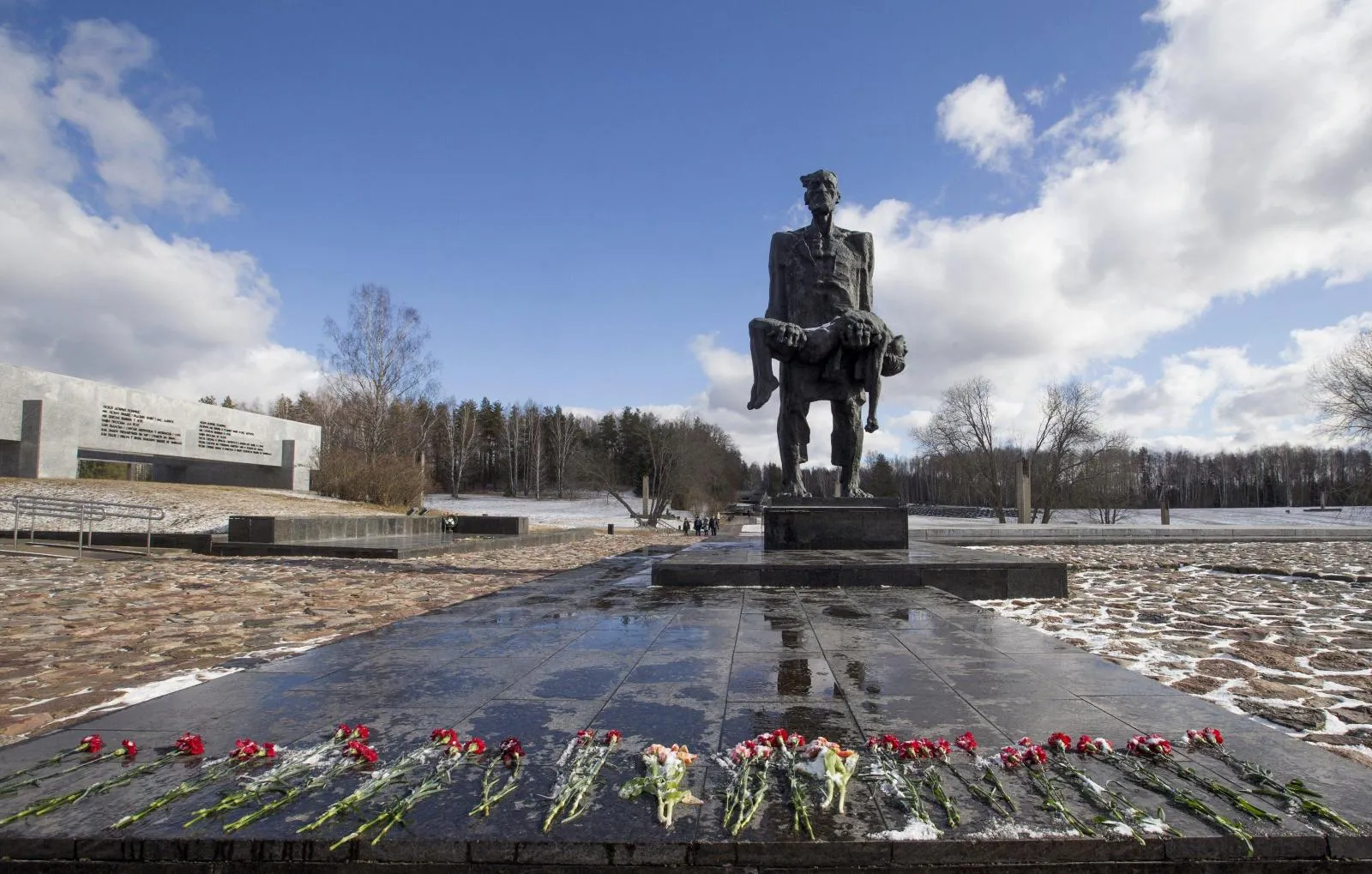 Досье: 80 лет со дня Хатынской трагедии