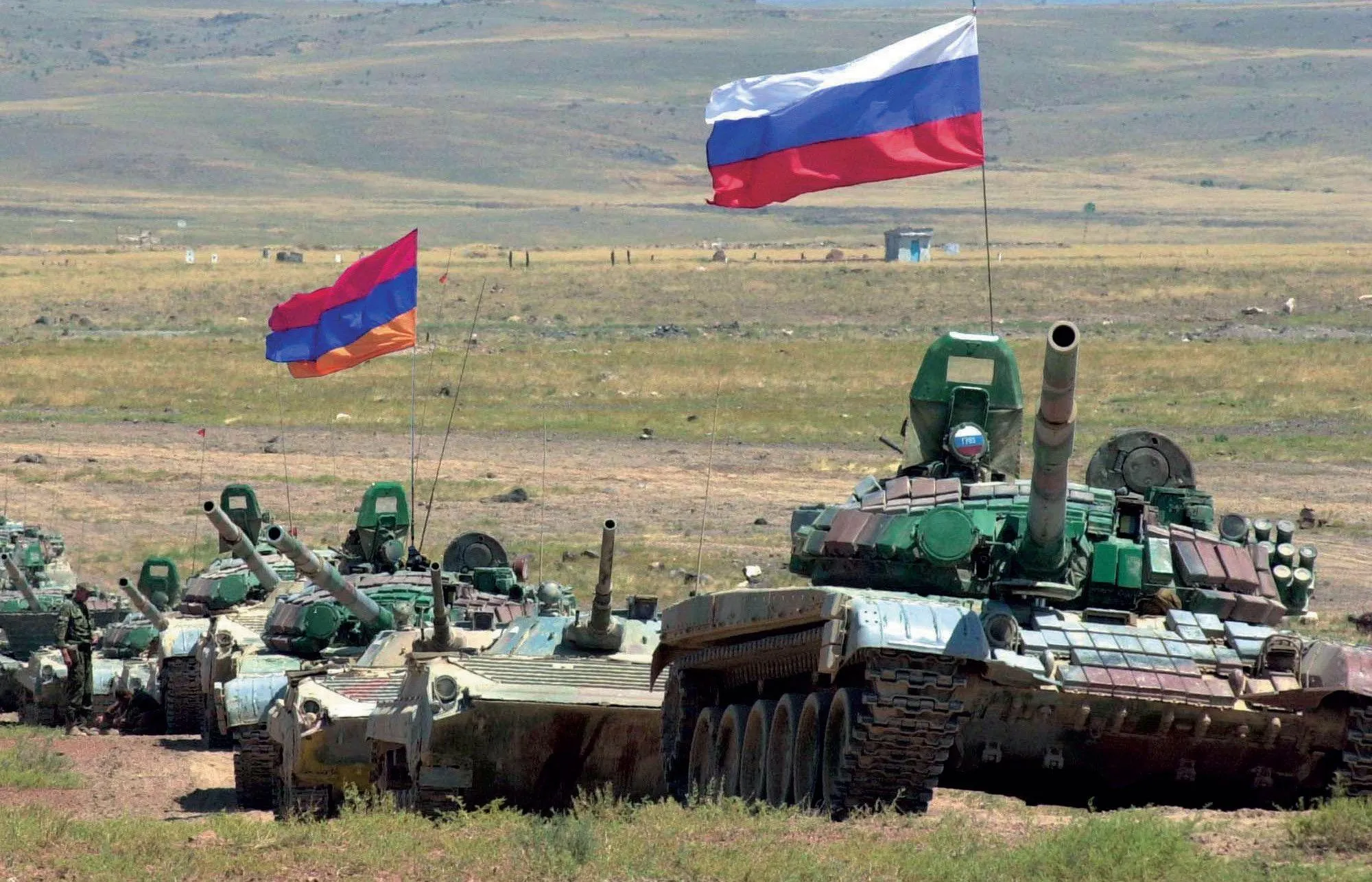 Армения и Россия подписали договор о размещении военной базы в Гюмри