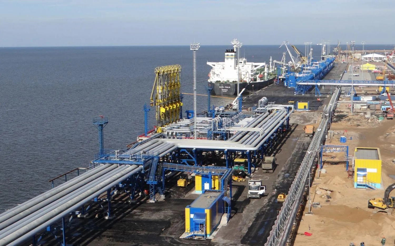 Новак оценил объемы переброски белорусских нефтепотоков в российские порты