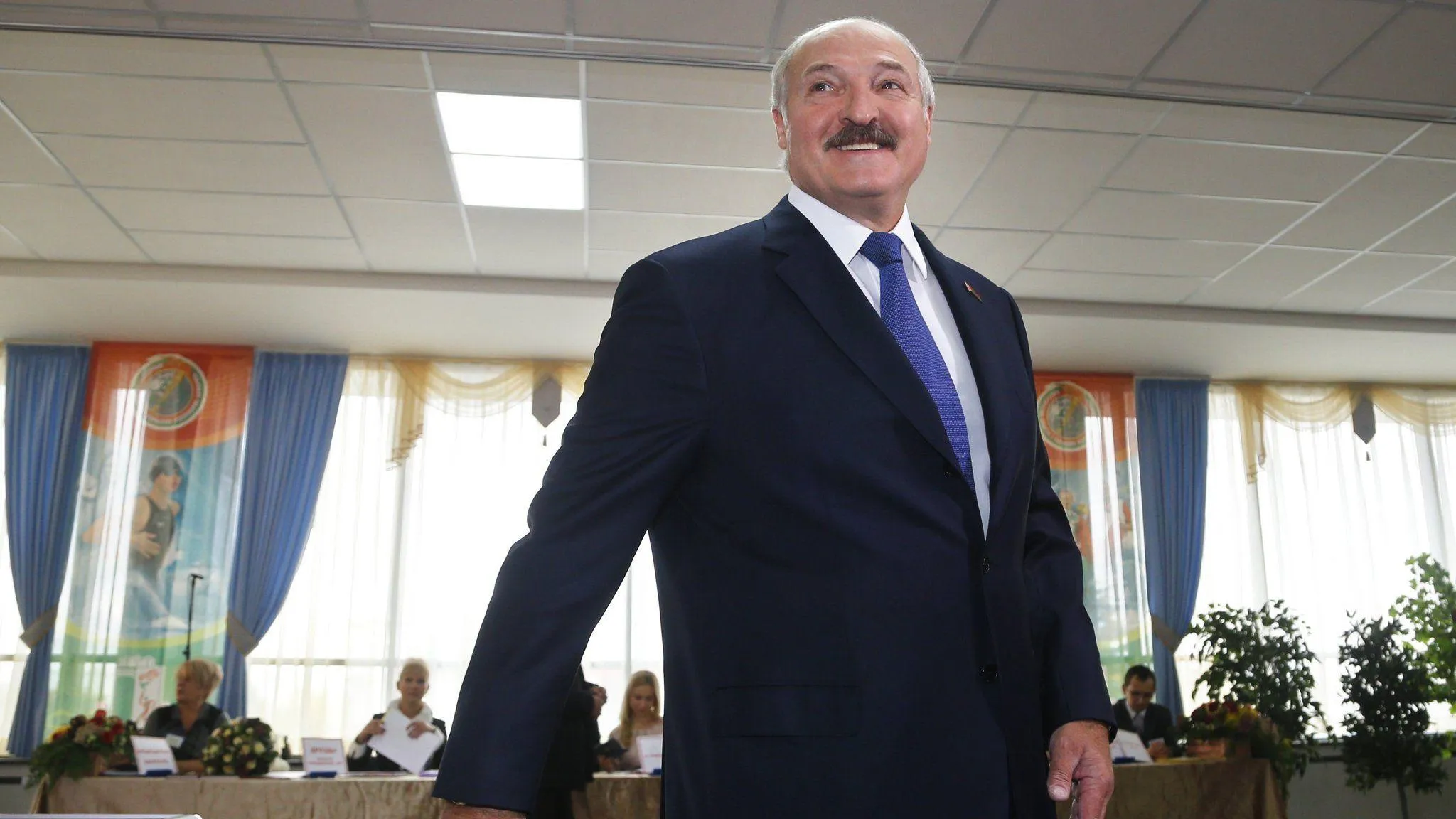 Визит еврокомиссара в Минск: Евросоюз сосредоточился на Беларуси