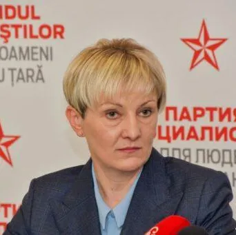 Адела Рэиляну