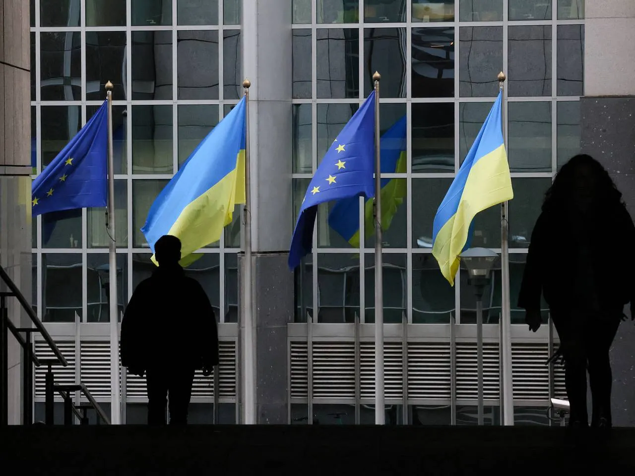 Европа заинтересована в продолжении конфликта на Украине – Сийярто